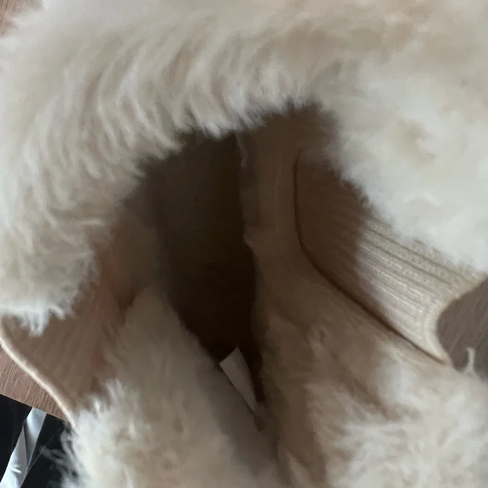SEE LAST PHOTO FOR FLAW UGG LOOK ALIKE